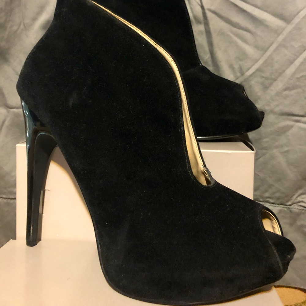 Basic Black Pumps - image 1